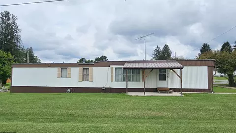 300 Johnson Bradshaw St, Belington, WV 26250