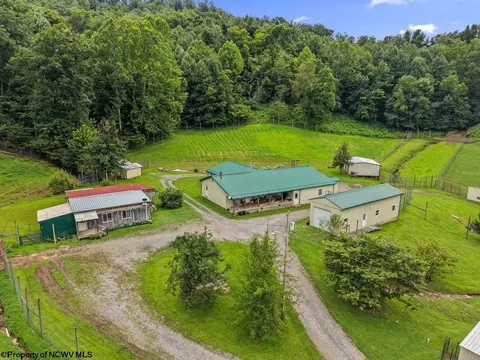 421 Buckeye Rd, Horner, WV 26372