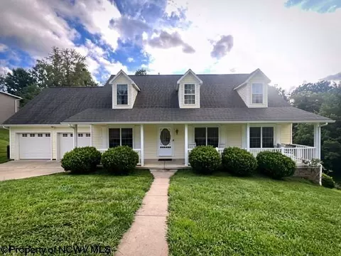 1601 Acorn Dr, Fairmont, WV 26554