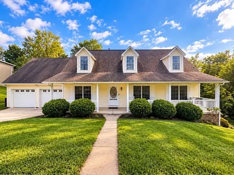 1601 Acorn Dr, Fairmont, WV 26554