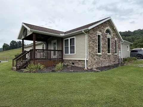 19 Parley Ln, Buckhannon, WV 26201