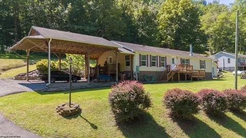 458 Bell St, Webster Springs, WV 26288