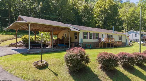 458 Bell St, Webster Springs, WV 26288