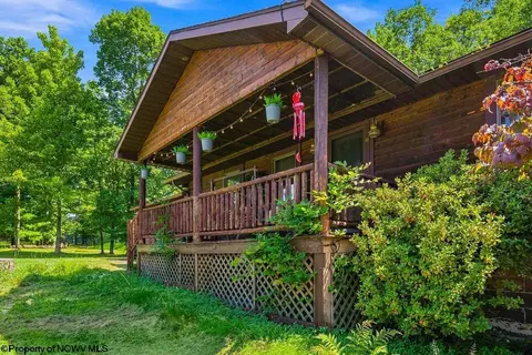 61 Wagner Ln, Kingwood, WV 26537
