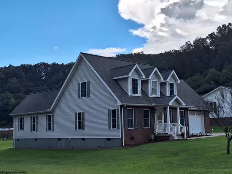 11 Seth St, Jane Lew, WV 26378