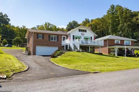 1072 Maple Lake Rd, Bridgeport, WV 26330