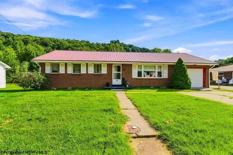 127 Carol St, Buckhannon, WV 26201