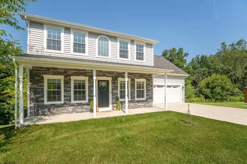 2072 Pinecrest Dr, Morgantown, WV 26505