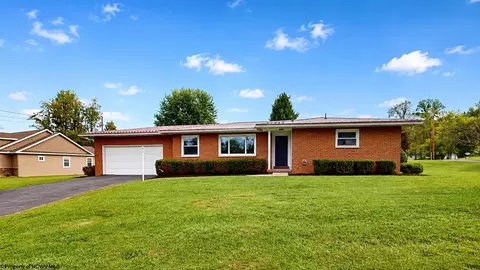 1613 Russell Ct, Fairmont, WV 26554