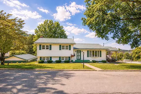 60 Stuart Ave, West Union, WV 26456