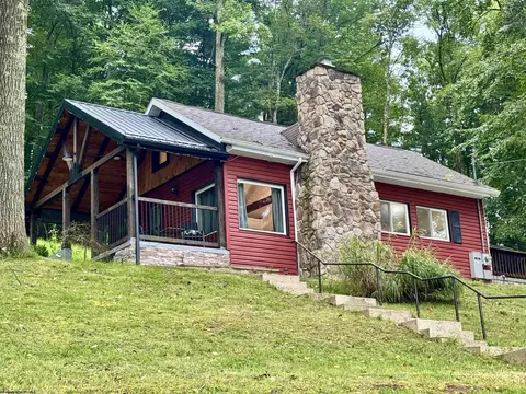 627 Valley Falls Rd, Fairmont, WV 26554