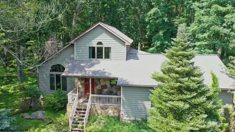 17 Goldfinch Ln, Terra Alta, WV 26764