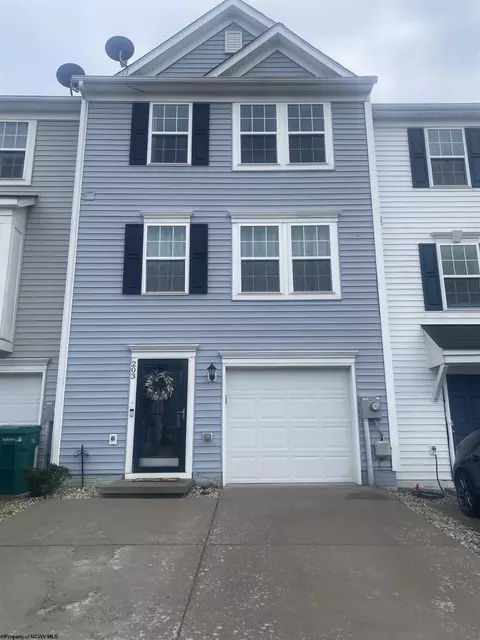 203 Queensbury Ct, White Hall, WV 26554