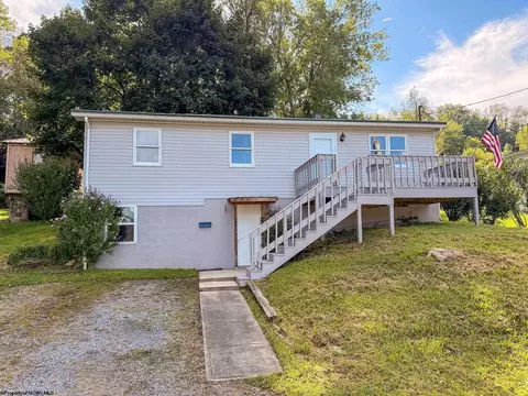 1227 Chambers St, Grafton, WV 26354