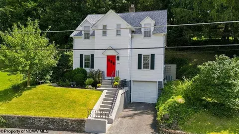 1243 College Park, Fairmont, WV 26554