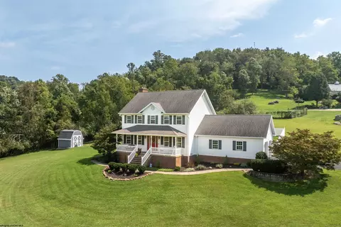 15 Franklin Farms Dr, Fairmont, WV 26554