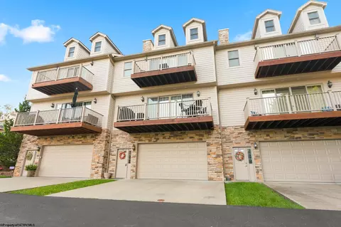 11 Waterside Dr, Morgantown, WV 26508