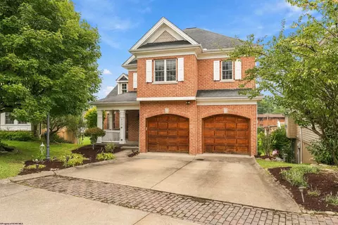 932 Suncrest Pl, Morgantown, WV 26505