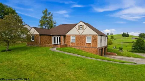 785 Brightridge Dr, Bridgeport, WV 26330