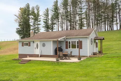 952 Burnside Camp Rd, Terra Alta, WV 26764