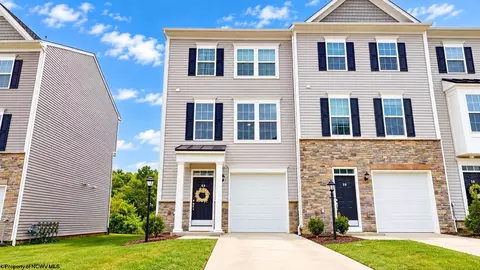 60 Dover Ct, Bridgeport, WV 26330