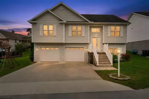 255 Hanalei Dr, Morgantown, WV 26508