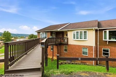 85 Pinewood Rd, Clarksburg, WV 26301