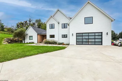 10 Hazel Ln, Morgantown, WV 26508
