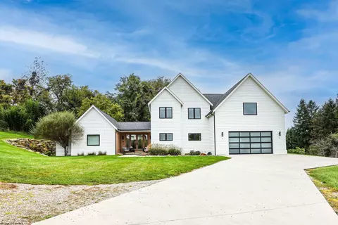 10 Hazel Ln, Morgantown, WV 26508
