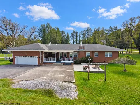 1 Circle Dr, Fairmont, WV 26554