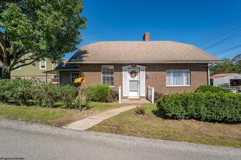 28 Dent Ave, Granville, WV 26534