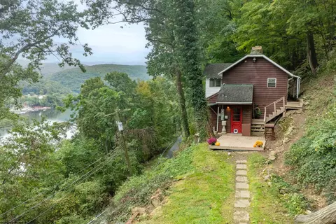 158 Rockley Rd, Morgantown, WV 26508