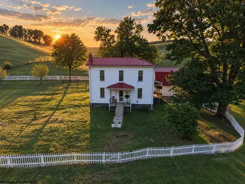 623 Hackers Creek Rd, Buckhannon, WV 26201