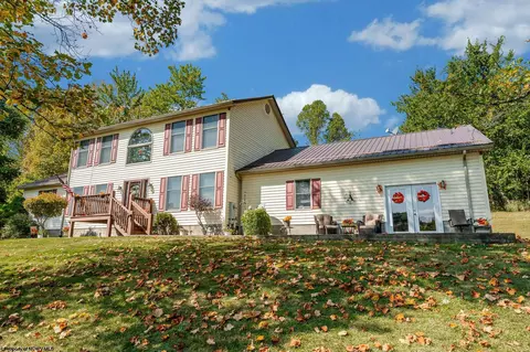 388 Arbogast Ln, Morgantown, WV 26508