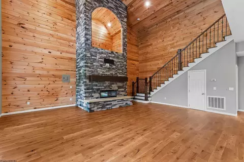 Living - 4243 Independence Rd, Independence, WV 26374 photo 5 of 8