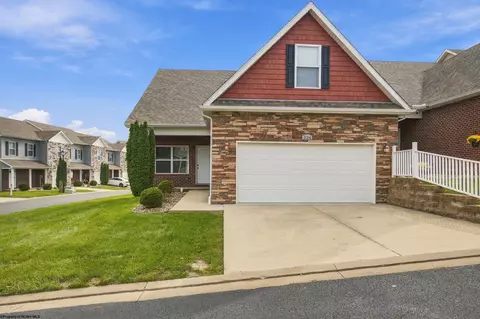 524 Persimmon Ln, Bridgeport, WV 26330