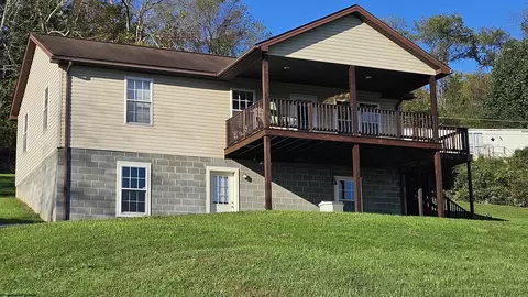 213 3rd St, Belington, WV 26250