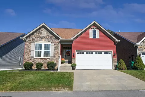 29 Woodbury Dr, Fairmont, WV 26554