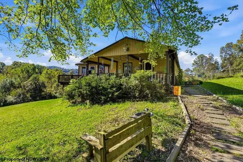 7339 Mcelroy Creek Rd, West Union, WV 26456