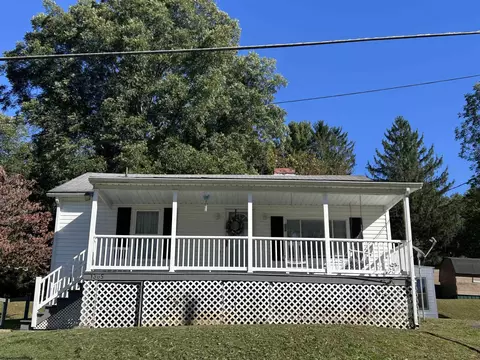 1365 Chestnut St, Idamay, WV 26576