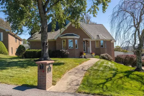 904 Worthington Dr, Bridgeport, WV 26330