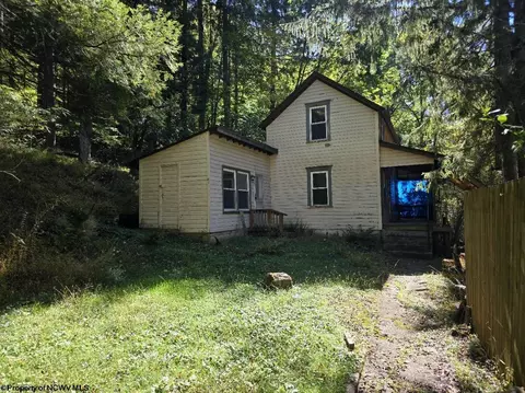 302 Harpertown Rd, Elkins, WV 26241