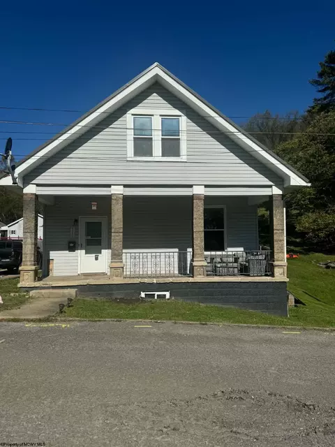 412 Center St, Shinnston, WV 26431