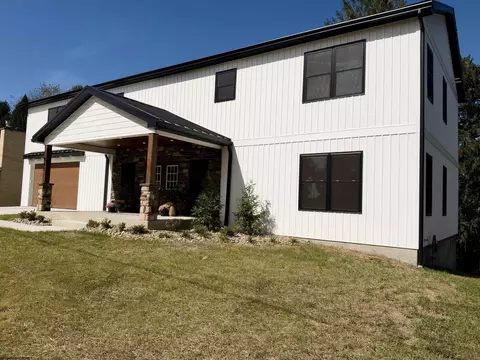 941 Farms Dr, Fairmont, WV 26554