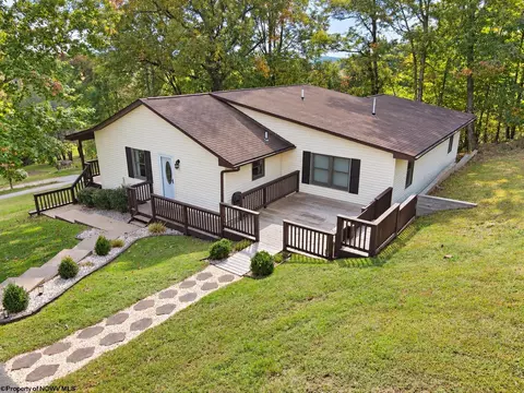13 Silver Maple Ln, Buckhannon, WV 26201
