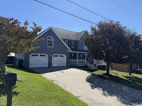 7012 Scenic View Dr, Fairmont, WV 26554