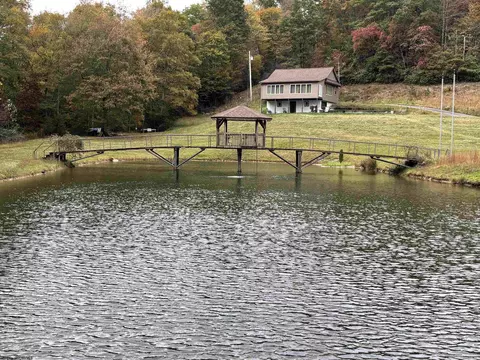97 Indian Oaks Ln, Belington, WV 26250
