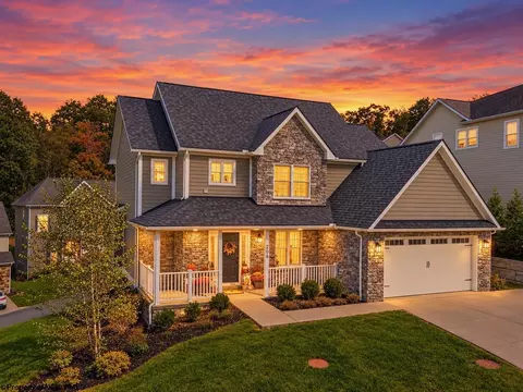 206 Greenview Dr, Morgantown, WV 26508