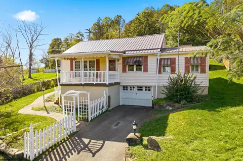 17 Circle St, Mather, PA 15346