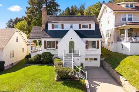 4 Outlook Rd, Fairmont, WV 26554
